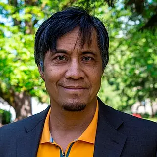 Portrait of Alex Tizon