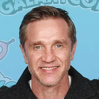 Devon Sawa — birth chart