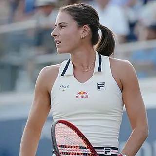 Portrait of Emma Navarro