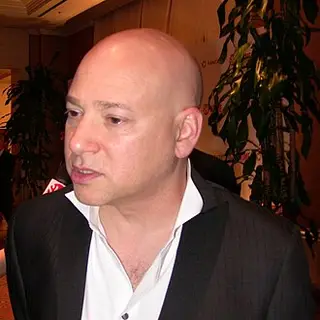 Portrait of Evan Handler