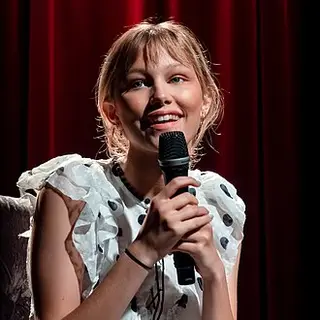 Portrait of Grace VanderWaal