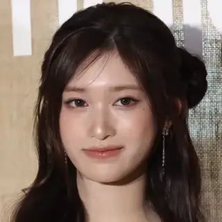 Portrait of Leeseo