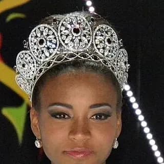Leila Lopes — birth chart