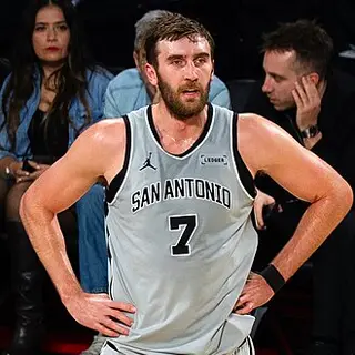 Portrait of Luke Kornet