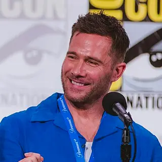 Luke Macfarlane