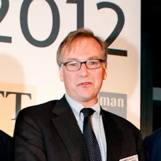 Portrait of Steve Coll