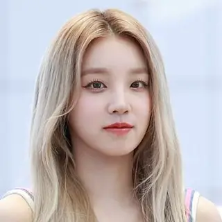 Portrait of Yuqi